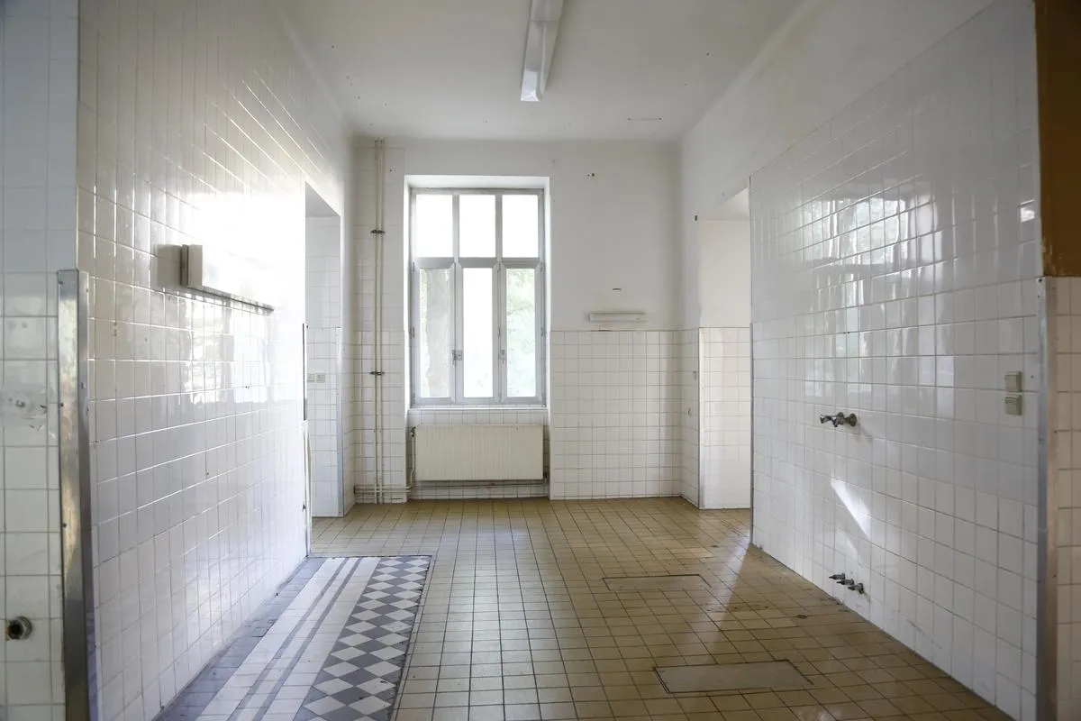 Zwischenraum — Kleiner Raum zwischen Hauptraum und Eingangsraum