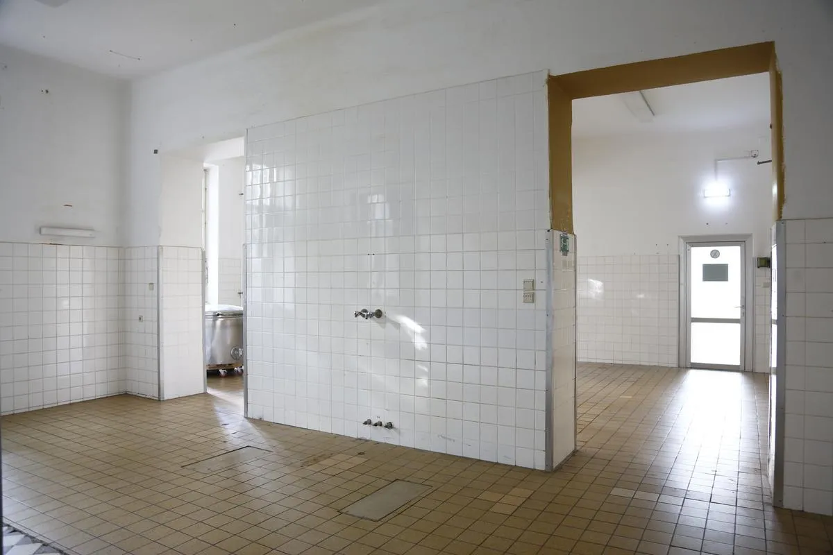 Zwischenraum — Blick Richtung Eingangsraum