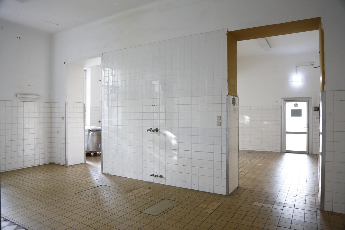 Zwischenraum — Blick Richtung Eingangsraum